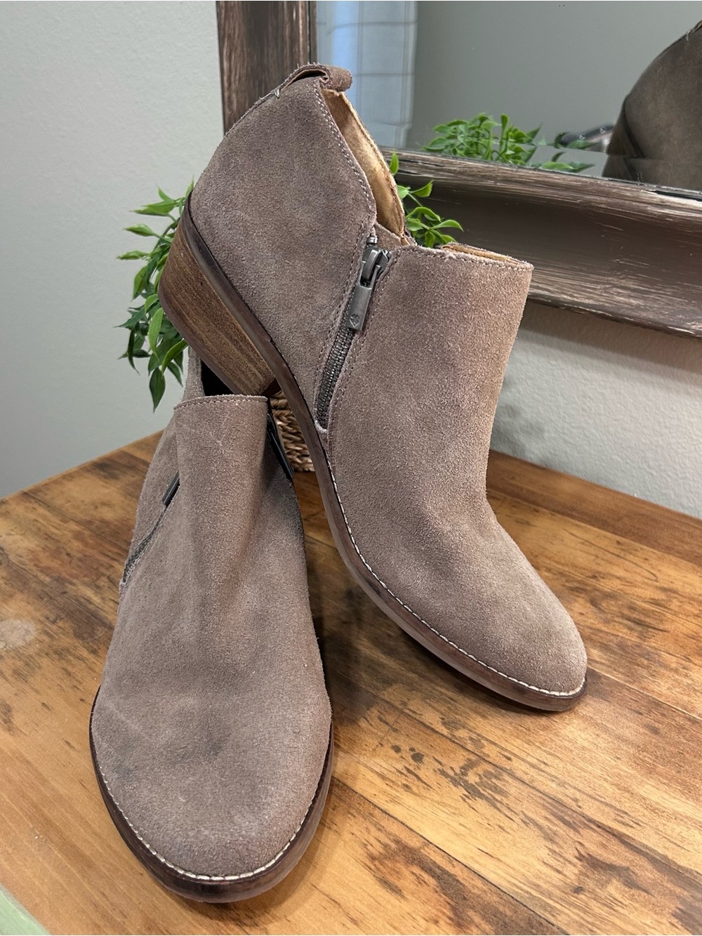 Lucky Brand Faunia Taupe Suede Ankle Booties Side Dual Zip Almond Toe Size 10M